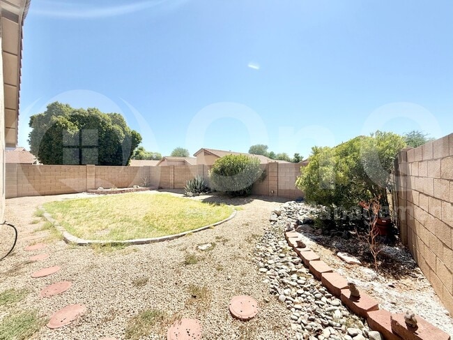 Building Photo - 14917 W Lamoille Dr
