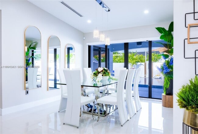 Building Photo - 3221 SW 140th Ave