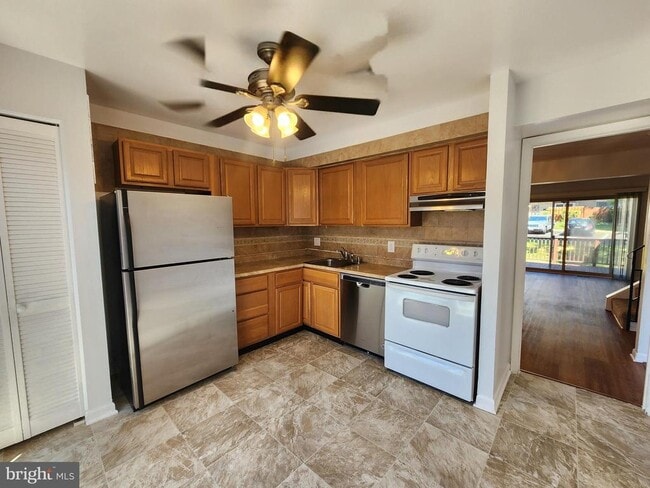 Building Photo - 8108 Salt Lake Dr