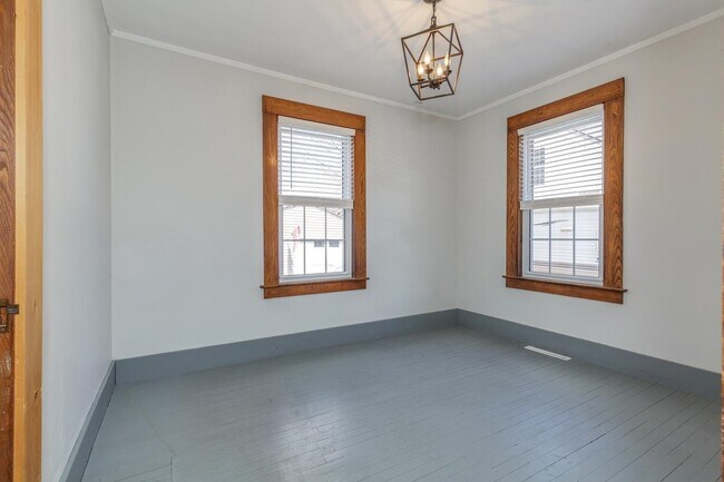 Building Photo - 48 Beacon St