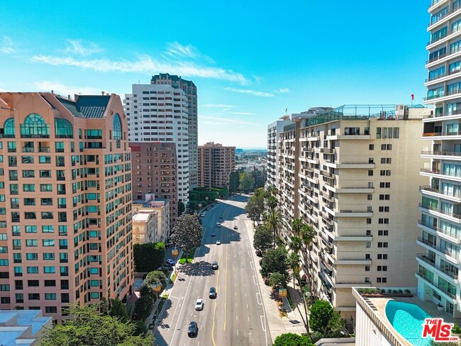 Building Photo - 10535 Wilshire Blvd