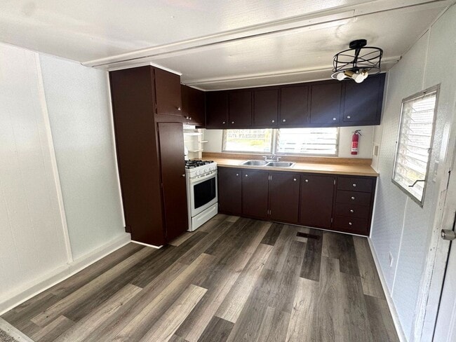 Building Photo - Renovated Two Bedroom Mobile Home