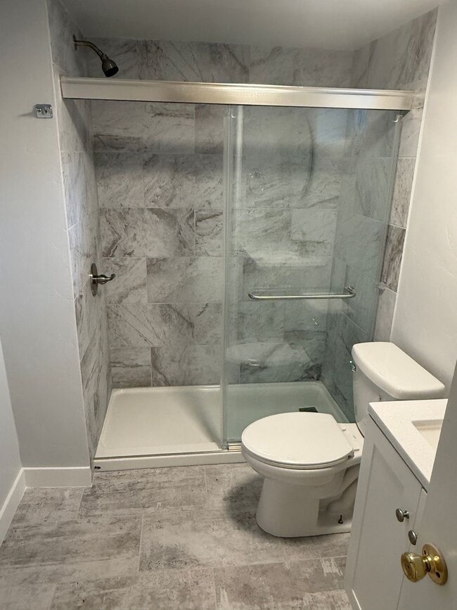 Building Photo - Fantastic 4 Bed 2 Bath 2 living rooms - Available NOW!
