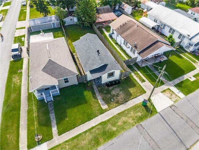 Building Photo - 805 Ave A