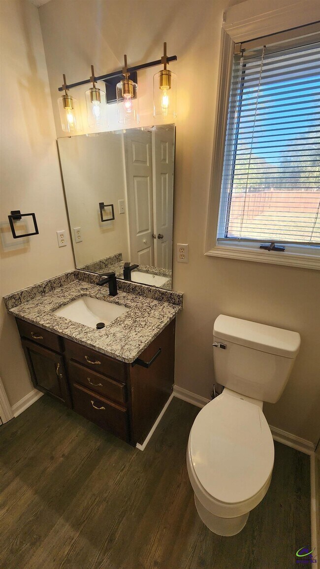 Building Photo - 114 Van Dr