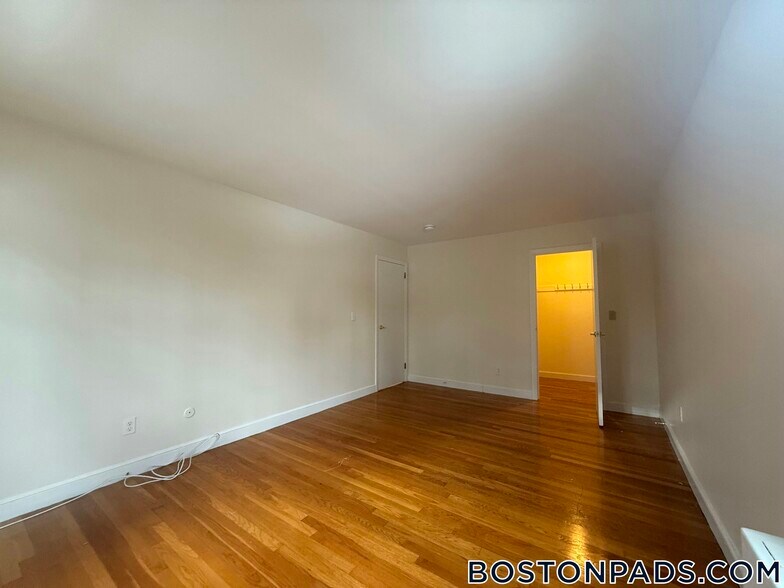 Building Photo - 17 Captain Parker Arms