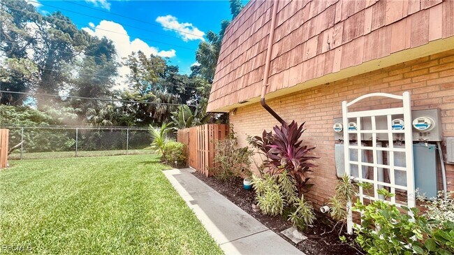Building Photo - 1715 Park Meadows Dr