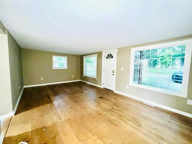 Building Photo - 8310 Bellflower Rd