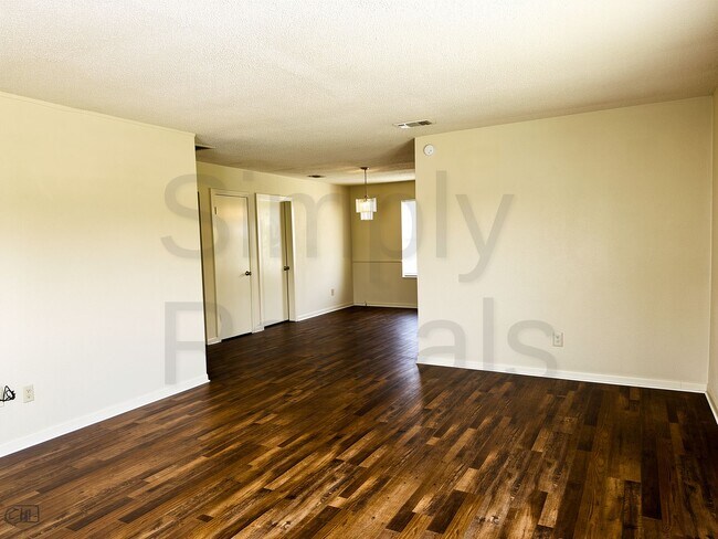 Building Photo - 2811 Granger St