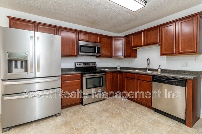 Building Photo - 2821 Vicksburg Ln