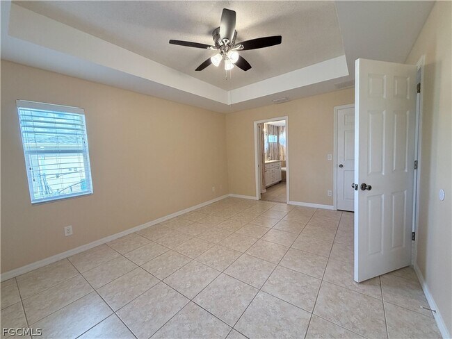 Building Photo - 906 SW 9th Ct