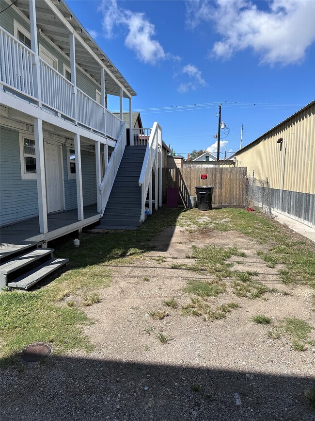 Building Photo - 910 37th St