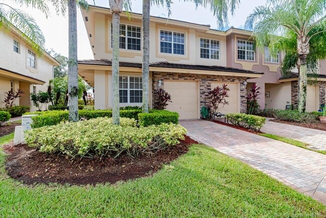 Building Photo - 356 SE Bloxham Way