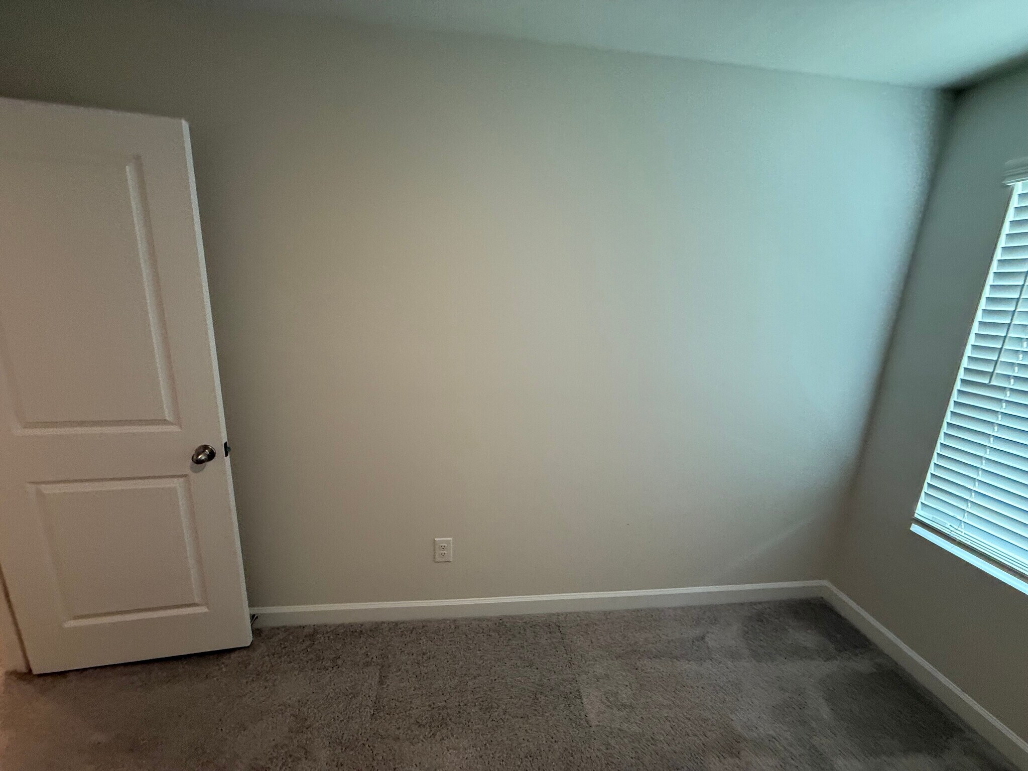 Building Photo - Room in House on Old Statesville Rd