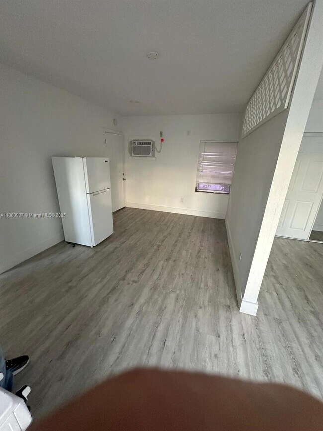 Building Photo - 1943 71st St