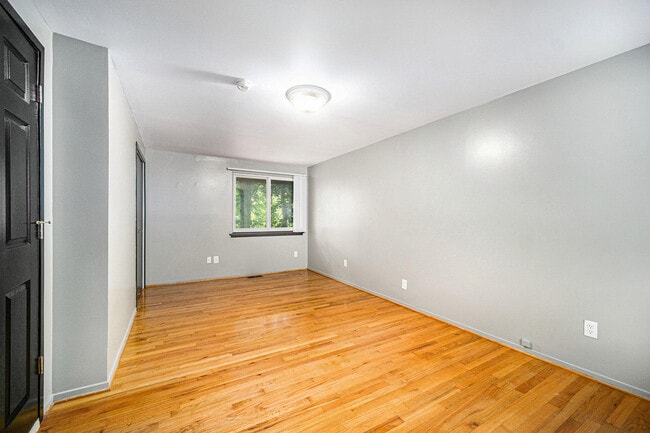 Building Photo - 1020 Traver Ct