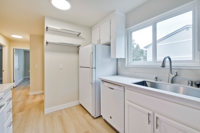 Building Photo - Refreshed 2/2 Second Floor Campbell Condominium in Great Location! Attached Garage & Additional S...