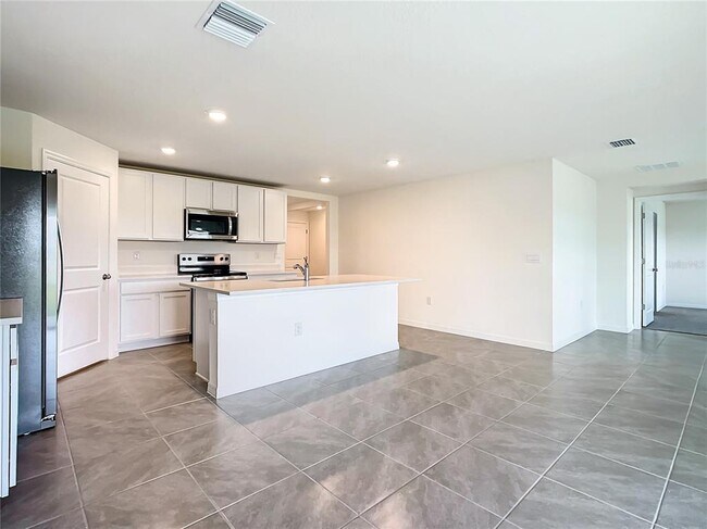 Building Photo - 8561 SW 46th Ave