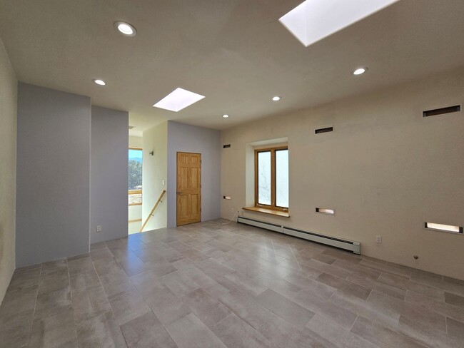Building Photo - 76 E Wildflower Dr