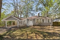 Building Photo - Three Bedroom Cottage in Country Club Village