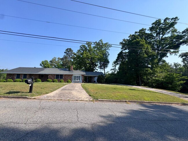 Building Photo - 302 11th St NE