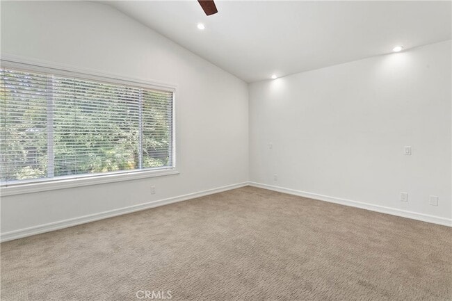 Building Photo - 28501 El Sur