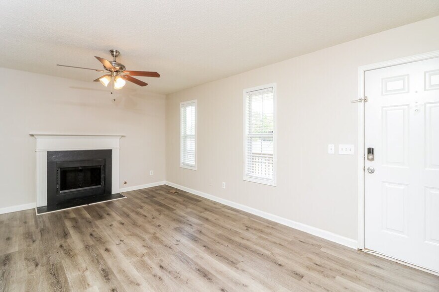 Building Photo - 425 River Trace Dr