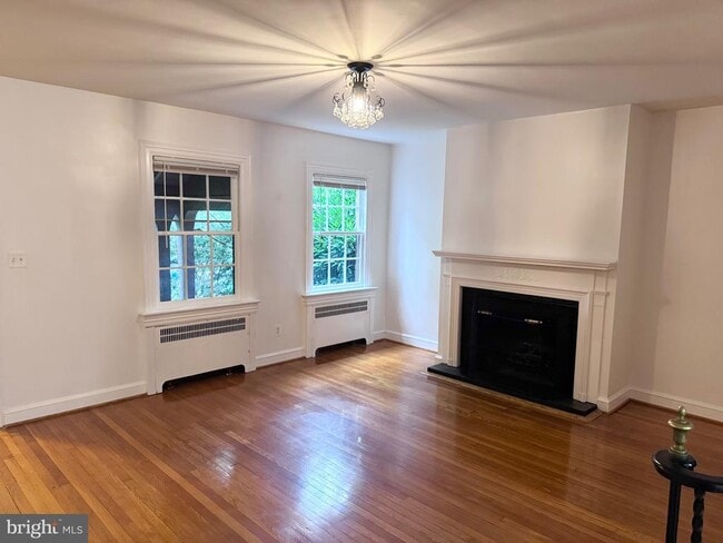 Building Photo - 4417 Volta Pl NW