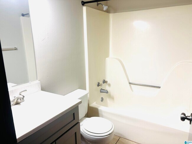 Building Photo - 1009 12th St