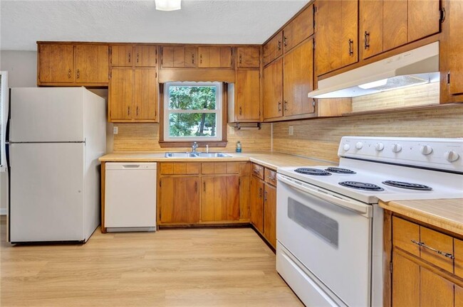 Building Photo - 905 Rambling Rose Ct NW