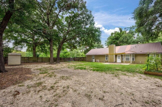 Building Photo - 202 Brittany Ln