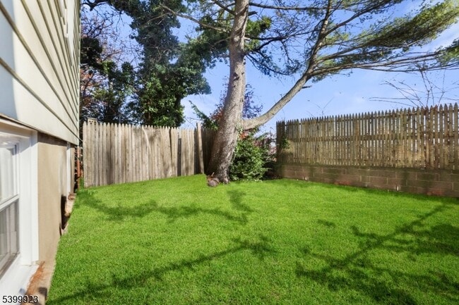 Building Photo - 512-514 Broadway