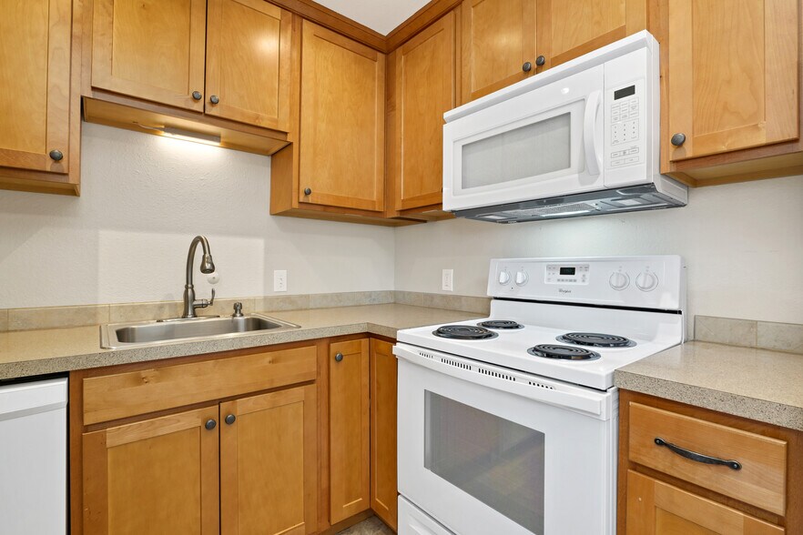 Building Photo - 418 Stow Ave S