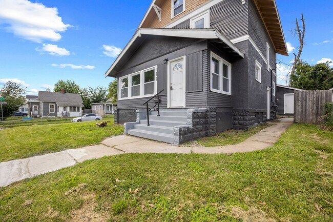 Building Photo - 3 Bedroom 1 Bathroom House