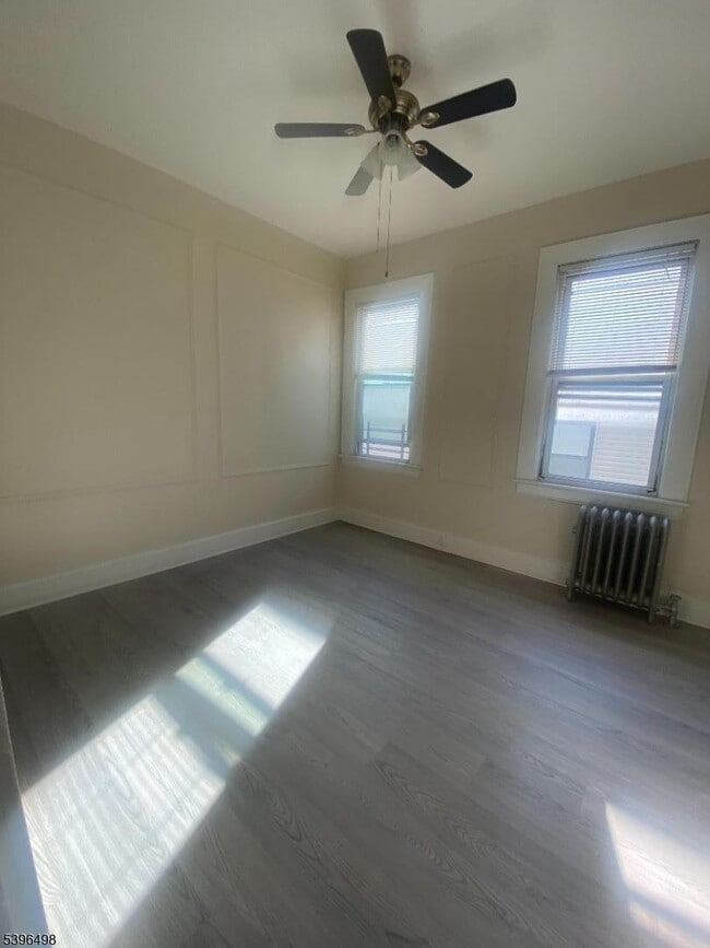 Building Photo - 61 Wainwright St