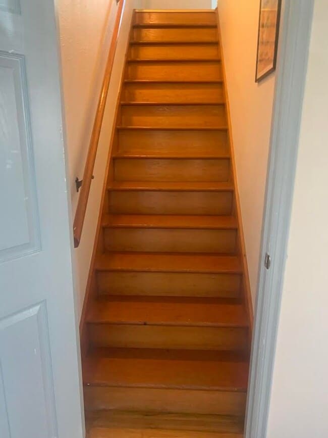 Building Photo - Colonial Style Home on Park-Like Grounds