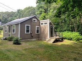 Building Photo - 980 Careswell St