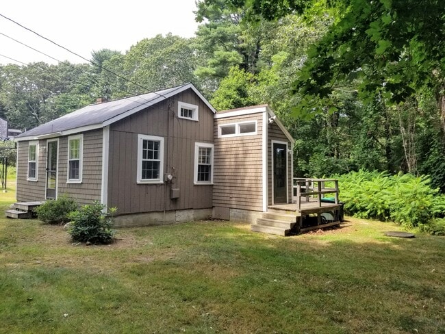 Building Photo - 980 Careswell St