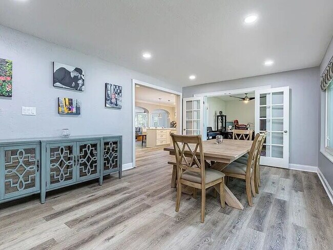 Building Photo - Rare South Tampa Rental in Virginia Park | Huge Private Backyard