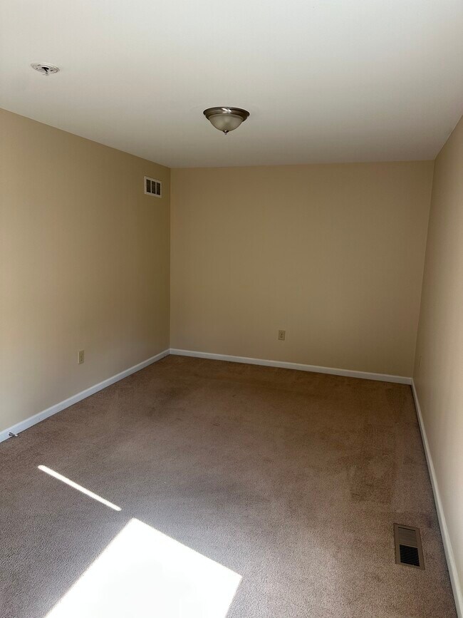 Building Photo - 30 Millbrook Court