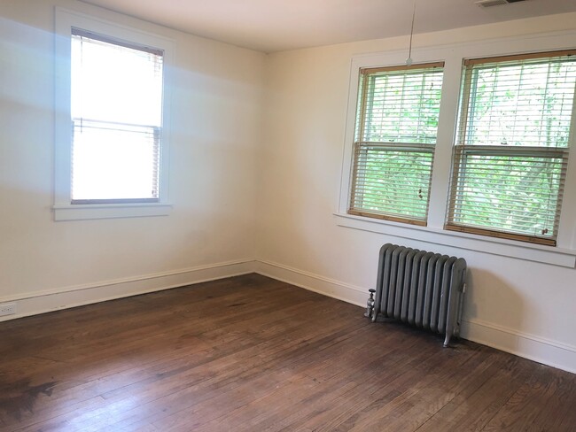 Building Photo - Convenient North location - 3 bedroom, 2 b...