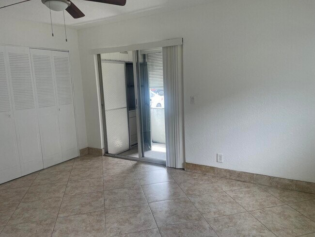Building Photo - 486 Saxony Dr
