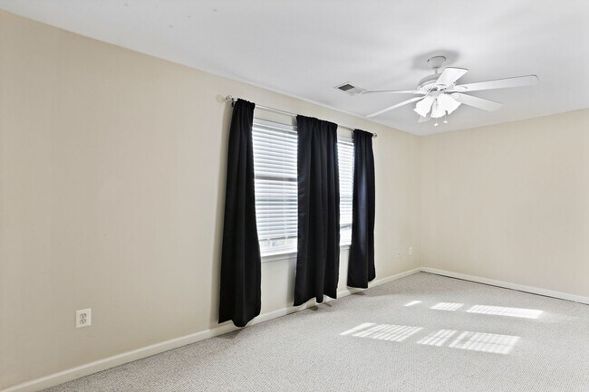 Building Photo - 570 Eisenhower Dr