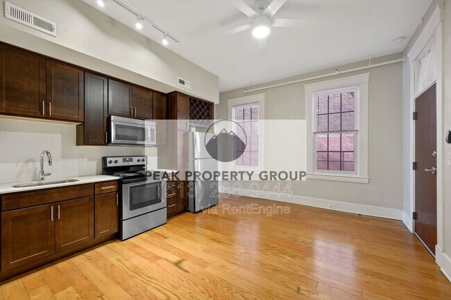 Building Photo - 516 E 13th St