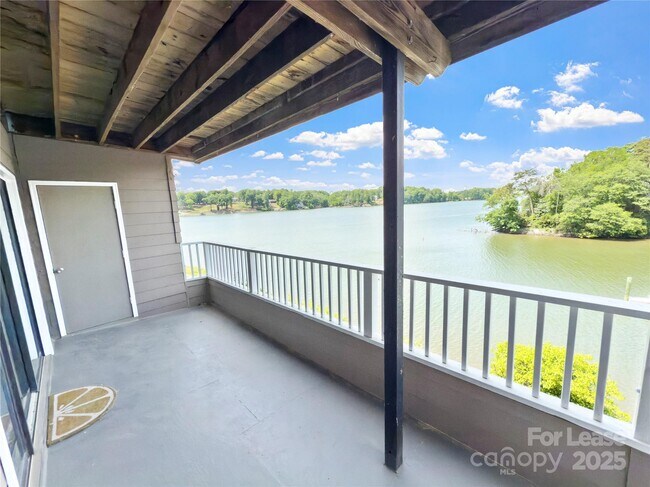 Building Photo - 9808 Emerald Point Dr