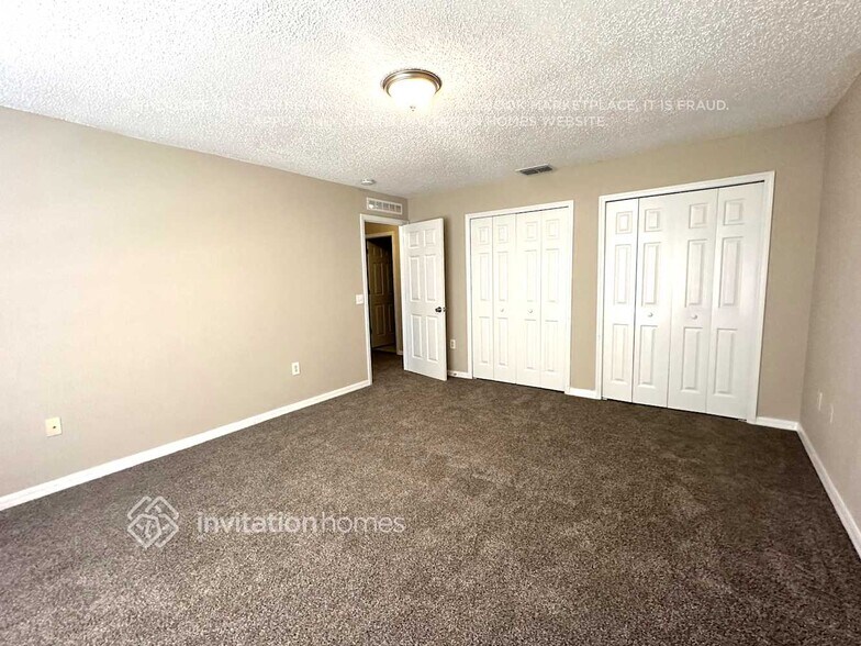 Building Photo - 3165 Hoover Dr