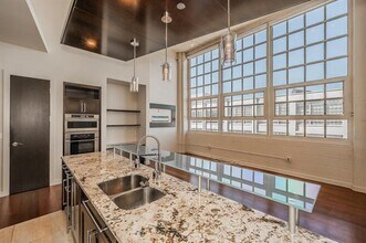 Building Photo - 2600 W 7th St