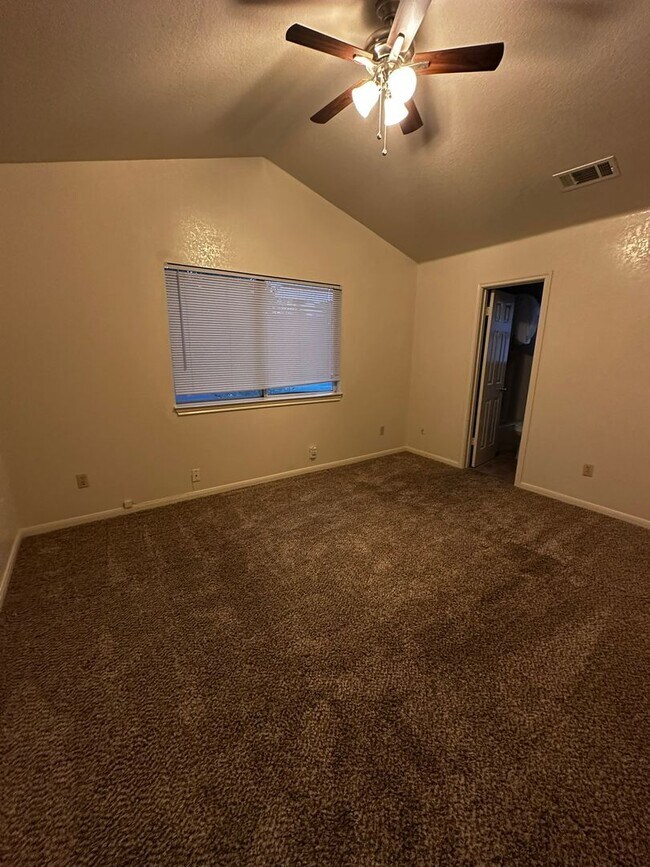 Building Photo - D.Schrager Properties3 (7213 Oak Meadow Dr)