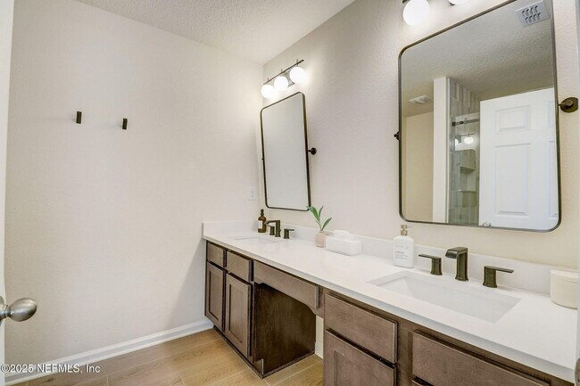 Building Photo - 135 Coastline Wy