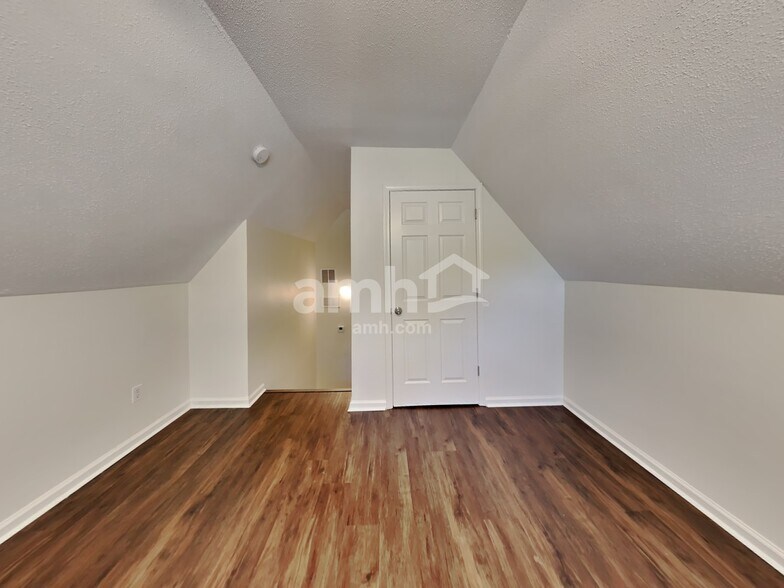 Building Photo - 4453 Graham Lake Dr